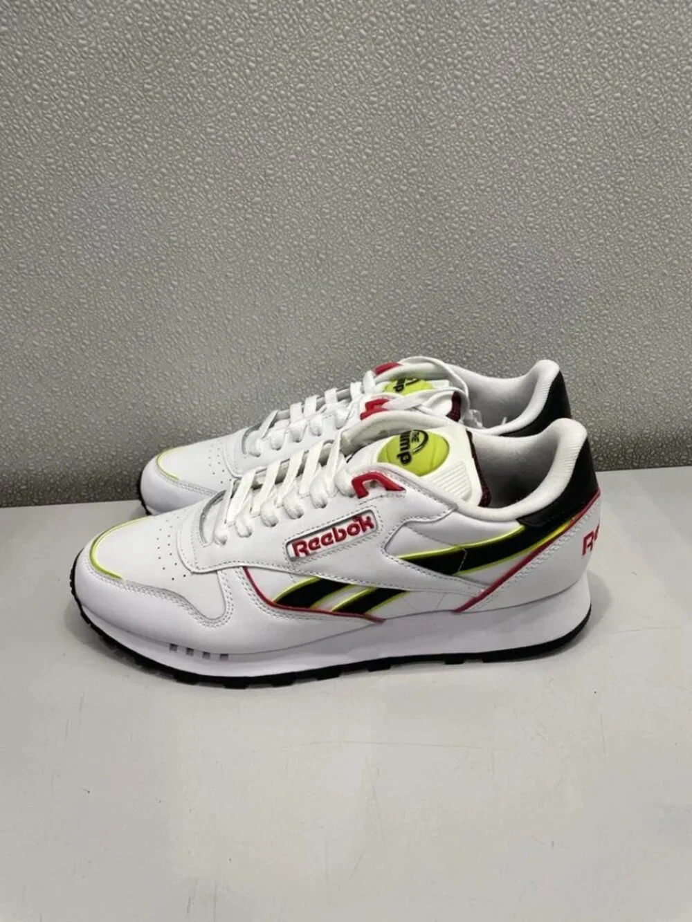 Reebok Classic Leather Pump Sneaker Men's US 9, White Acid Yellow